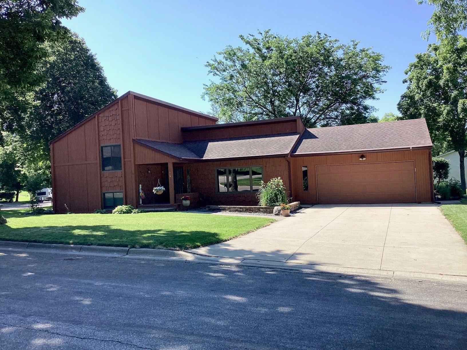 Oriole Dr, Albert Lea, MN 56007