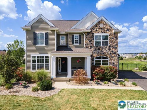 2688 Meadow Lane Dr, Forks Twp, PA, 18040-1204 | Card Image