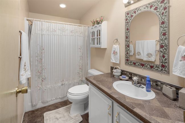 Full bath with vanity & shower/tub combo | Image 27