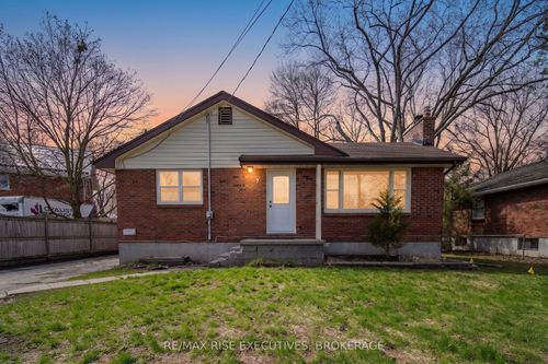 7 Benjamin St, Belleville, ON, K8P1P6 | Card Image