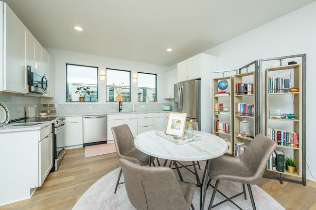 1327 Keosauqua Way, Condo with 2 bedrooms, 3 bathrooms and null parking in Des Moines IA | Image 8
