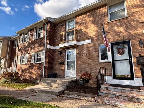 4307 Candlelight Ln, Liverpool, NY, 13090-3850 | Card Image