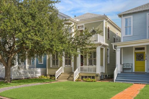 1009 Church St, Galveston, TX, 77550-5128 | Card Image
