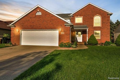 41664 Stonehenge Manor Dr, Clinton Twp, MI, 48038-4642 | Card Image