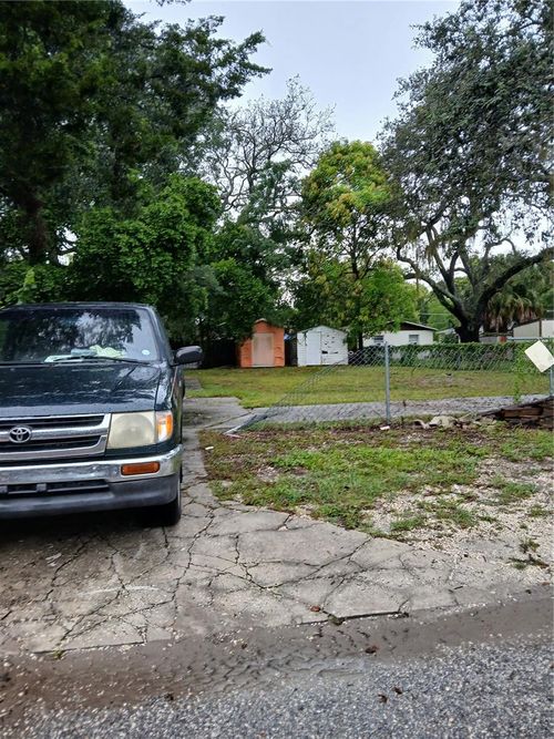 8606 N Alaska St, TAMPA, FL, 33604-1718 | Card Image
