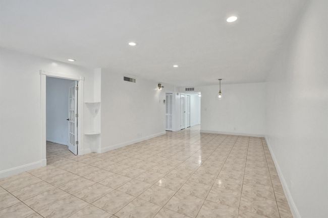 APT-202 - 6200 S Falls Circle Dr, Condo with 2 bedrooms, 2 bathrooms and null parking in Lauderhill FL | Image 11