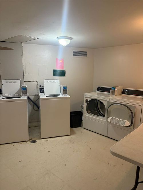 apt-406-2025 Ne 164th St, North Miami Beach, FL, 33162-4158 | Card Image