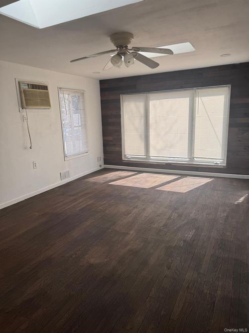 383 Locust Street, Islip, NY, 11722 | Card Image