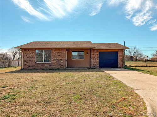 422 E 24th St, Okmulgee, OK, 74447-6756 | Card Image