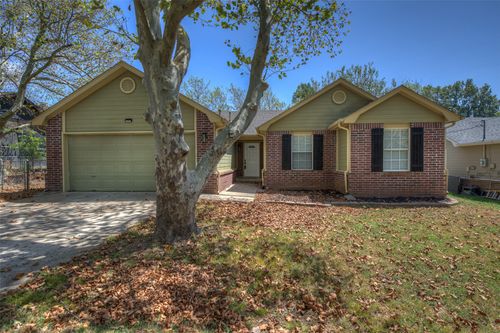 911 14th St, Collinsville, OK, 74021-1800 | Card Image