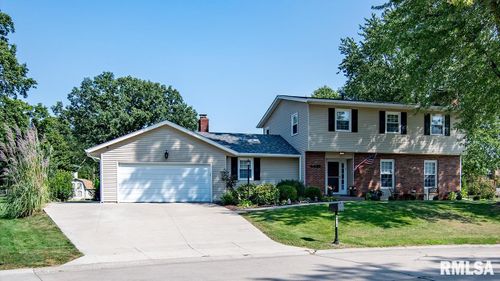 4439 Winding Hill Road, Davenport, IA, 52807 | Card Image