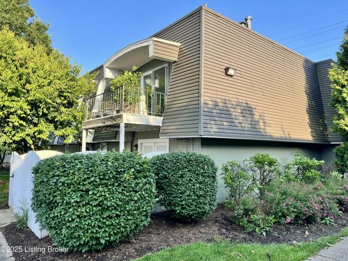 111 La Fontenay Ct, Louisville, KY, 40223-3020 | Card Image