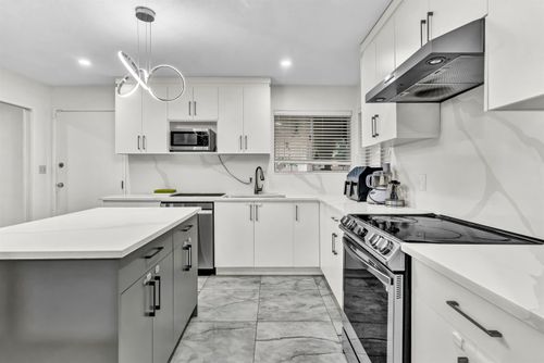 20225 40 Ave, Langley, BC, V3A2W8 | Card Image