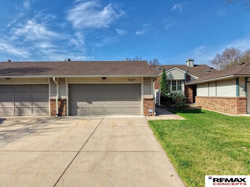 7207 Grand Oaks Dr, Lincoln, NE, 68516-4336 | Card Image