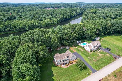 7 Naticook Ave, Litchfield, NH, 03052-8036 | Card Image