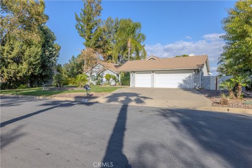 30670 Brookstone Ln, Lake Elsinore, CA, 92530-7422 | Card Image