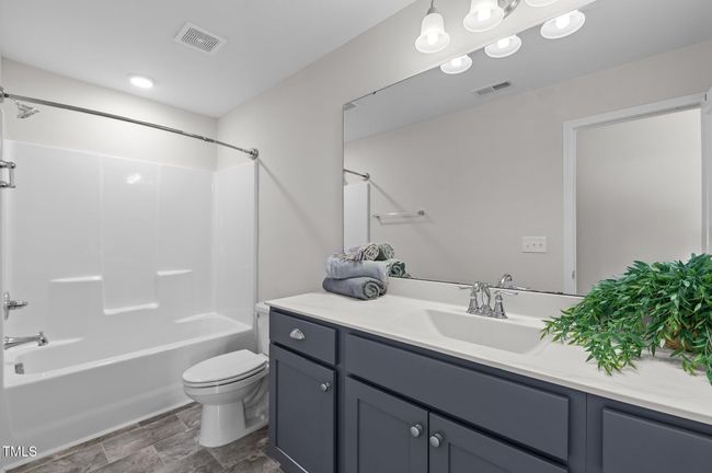 Secondary Bathroom | Image 31
