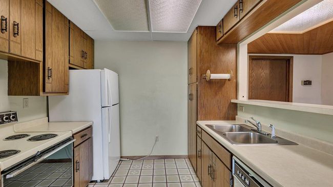 27 LL Kitcehnette.jpg | Image 33