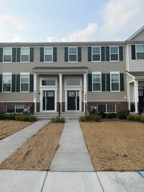 1203-1602 Neubauer Cir, Lindenhurst, IL, 60046-8993 | Card Image
