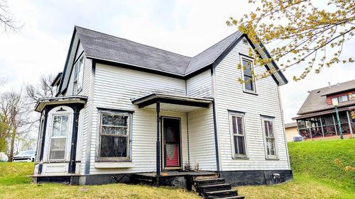 112 Bluff St E, Lake Benton, MN, 56149-1205 | Card Image