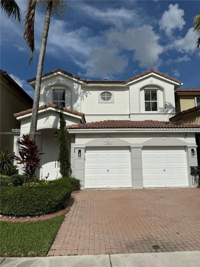 7563 Nw 112th Pl, Townhouse with 3 bedrooms, 3 bathrooms and null parking in Doral FL | Image 1