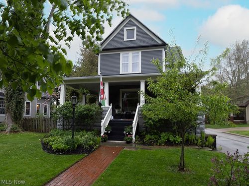 132 S Franklin St, Chagrin Falls, OH, 44022-3233 | Card Image