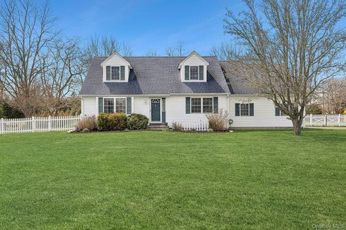 240 Lisa Dr, Southold, NY, 11971-2948 | Card Image