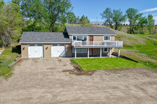 206 32nd Avenue W, Williston, ND, 58801 | Card Image