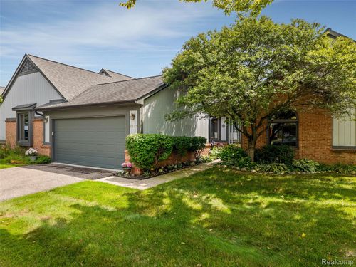 2815 Lochmoor Blvd, Lake Orion, MI, 48360-1983 | Card Image