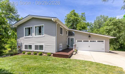 500 Neptune Dr, Ortonville, MI, 48462-8526 | Card Image