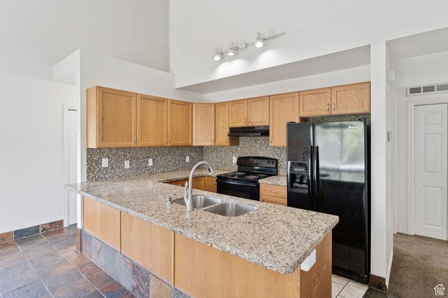 739 W Jefferson Ln, Condo with 3 bedrooms, 2 bathrooms and 2 parking in Sandy UT | Image 6