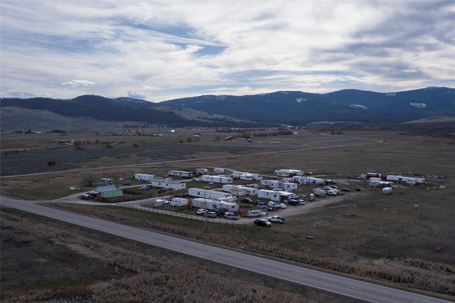 Bird's eye of the Mobile home park and Mountain view | Image 4