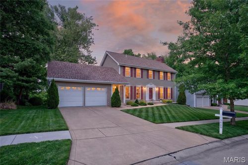 15489 Long Castle Forest Ct, Chesterfield, MO, 63017-7447 | Card Image