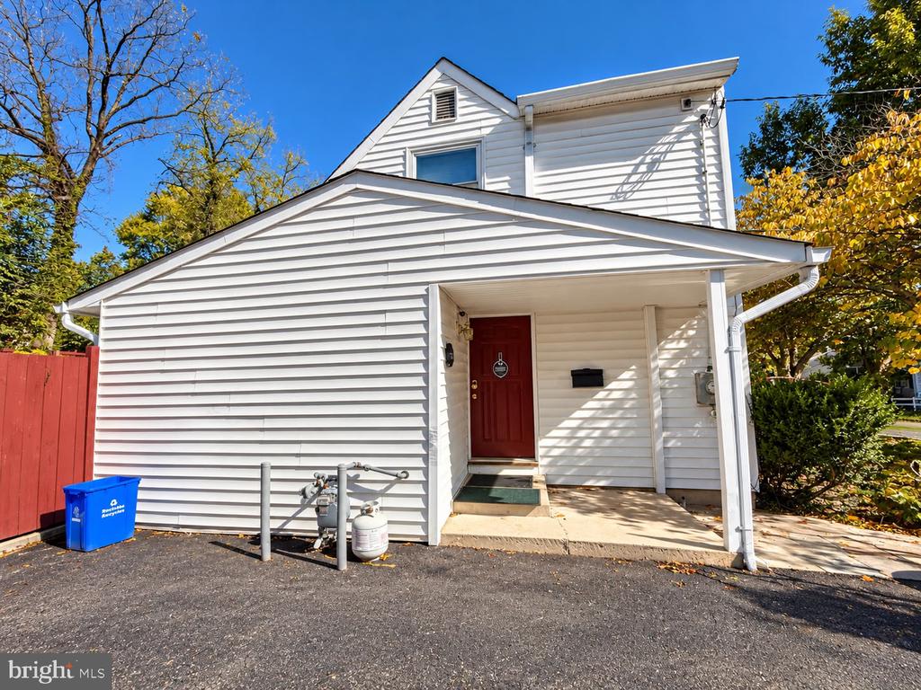 Residential Lease in ROCKVILLE 3