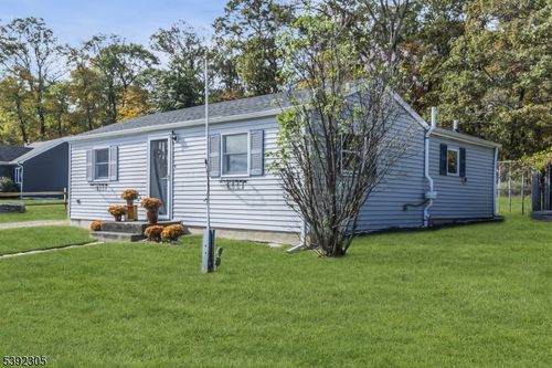 27 Parker Rd, Long Valley, NJ, 07853-3056 | Card Image