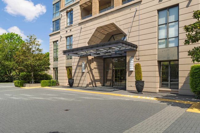 2101 - 7368 Sandborne Avenue, Condo with 2 bedrooms, 2 bathrooms and 2 parking in Burnaby BC | Image 3