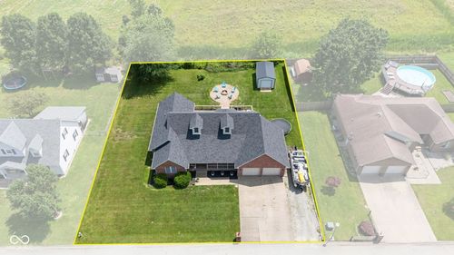 401 Nicole Ln, Scottsburg, IN, 47170-5906 | Card Image