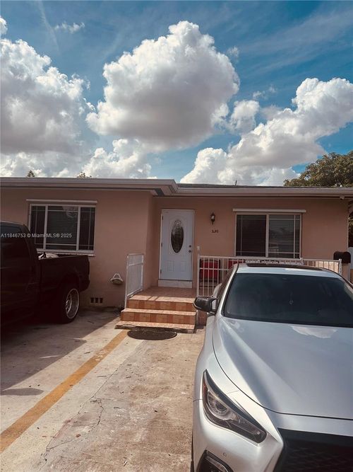 250 E 17th St, Hialeah, FL, 33010-3138 | Card Image