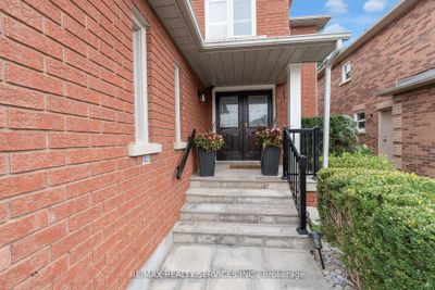 27 Fenflower Crt, House other with 4 bedrooms, 4 bathrooms and 6 parking in Brampton ON | Image 2