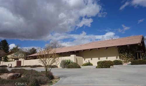 15201 Pocahantas, Apple Valley, CA, 92307 | Card Image