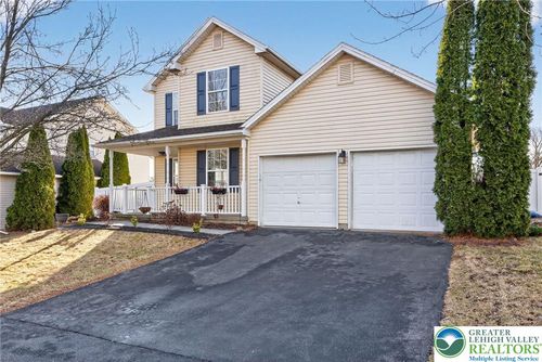 275 Crown Dr, Easton, PA, 18040-8717 | Card Image