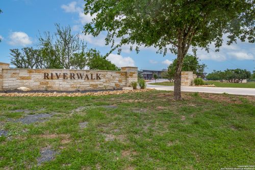 83-4300 State Highway 16 N, Bandera, TX, 78003-3675 | Card Image