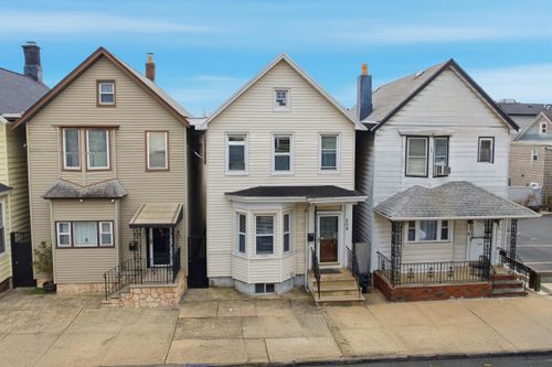 209 Hamilton St, Harrison, NJ, 07029-2549 | Card Image