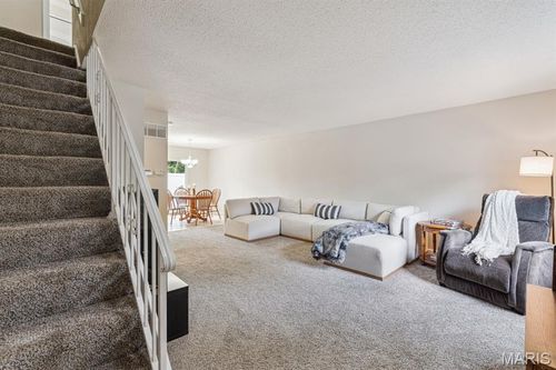 222 Charmers Ct, Saint Louis, MO, 63122-7129 | Card Image