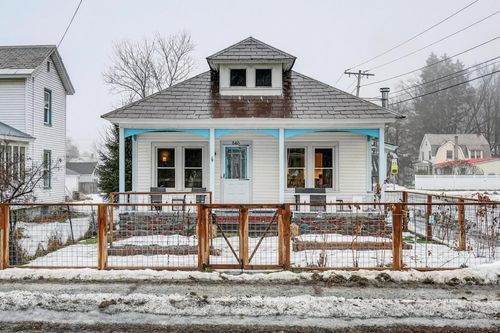 340 York St, Poultney, VT, 05764-1023 | Card Image