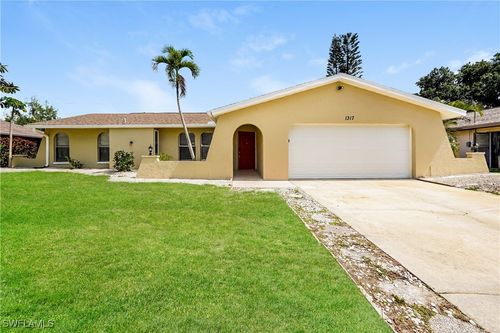 1317 Se 22nd St, Cape Coral, FL, 33990-6648 | Card Image