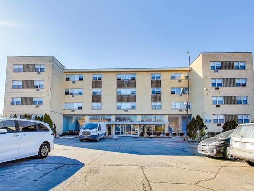 303-7250 N Western Ave, Chicago, IL, 60645-1818 | Card Image