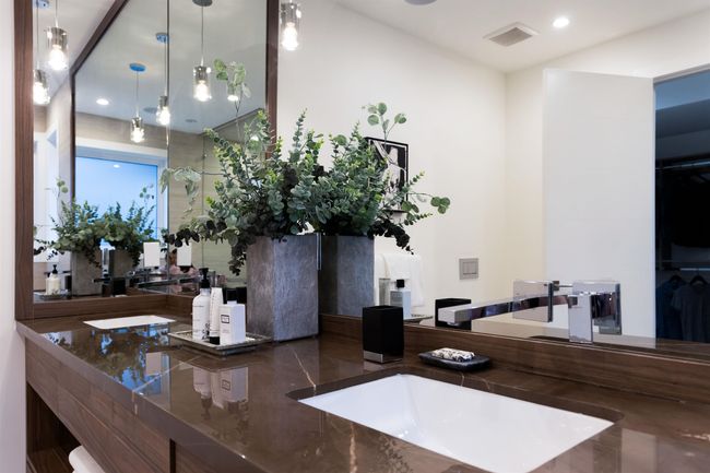 Interior space with recessed lighting, visible vents, and a sink | Image 29