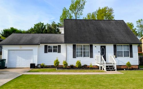 8332 Hamilton Oaks Dr, Chattanooga, TN, 37421-4382 | Card Image