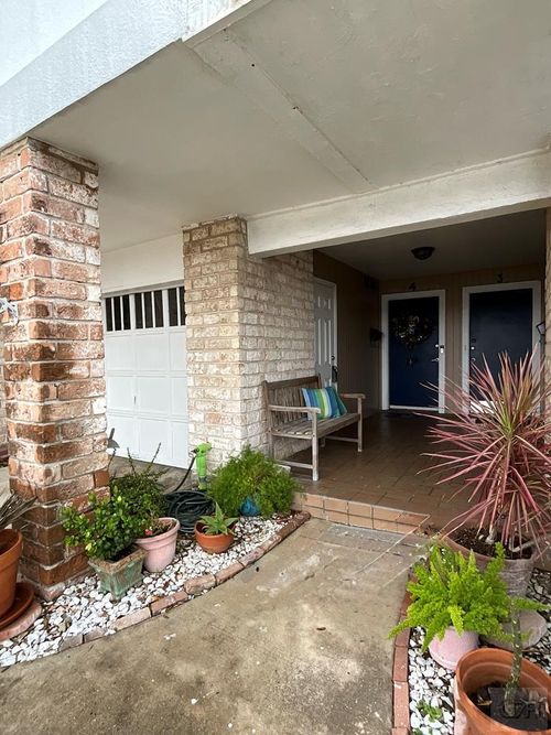 702 N N Holiday Drive, Galveston, TX, 77550 | Card Image